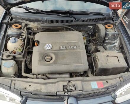 Серый Фольксваген Гольф, объемом двигателя 1.6 л и пробегом 227 тыс. км за 5000 $, фото 5 на Automoto.ua