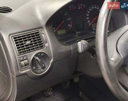 Серый Фольксваген Гольф, объемом двигателя 1.6 л и пробегом 262 тыс. км за 5000 $, фото 67 на Automoto.ua