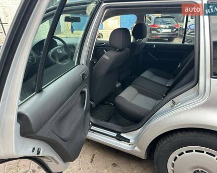 Серый Фольксваген Гольф, объемом двигателя 1.6 л и пробегом 273 тыс. км за 4200 $, фото 11 на Automoto.ua