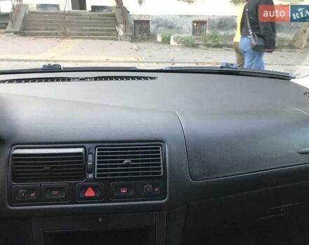 Фольксваген Гольф 2003 у Теребовле на Automoto.ua Сірий Фольксваген Гольф, об'ємом двигуна 1.39 л та пробігом 219 тис. км за 4499 $, фото 31 на Automoto.ua