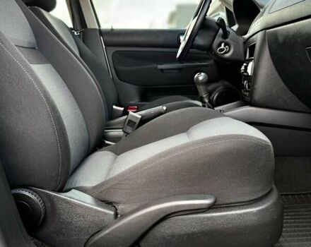 Серый Фольксваген Гольф, объемом двигателя 1.6 л и пробегом 201 тыс. км за 4490 $, фото 32 на Automoto.ua