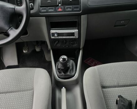 Сірий Фольксваген Гольф, об'ємом двигуна 1.6 л та пробігом 293 тис. км за 5500 $, фото 4 на Automoto.ua