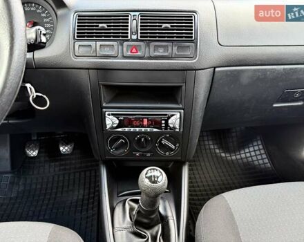 Серый Фольксваген Гольф, объемом двигателя 1.6 л и пробегом 201 тыс. км за 4490 $, фото 43 на Automoto.ua