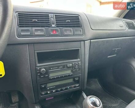 Серый Фольксваген Гольф, объемом двигателя 1.6 л и пробегом 273 тыс. км за 4200 $, фото 15 на Automoto.ua