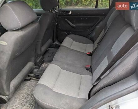 Серый Фольксваген Гольф, объемом двигателя 1.6 л и пробегом 261 тыс. км за 4950 $, фото 11 на Automoto.ua