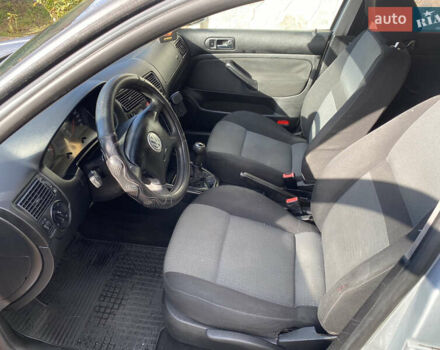 Серый Фольксваген Гольф, объемом двигателя 1.6 л и пробегом 280 тыс. км за 3200 $, фото 12 на Automoto.ua