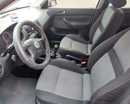 Серый Фольксваген Гольф, объемом двигателя 1.6 л и пробегом 282 тыс. км за 5000 $, фото 2 на Automoto.ua