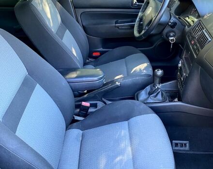 Серый Фольксваген Гольф, объемом двигателя 1.6 л и пробегом 144 тыс. км за 4500 $, фото 4 на Automoto.ua