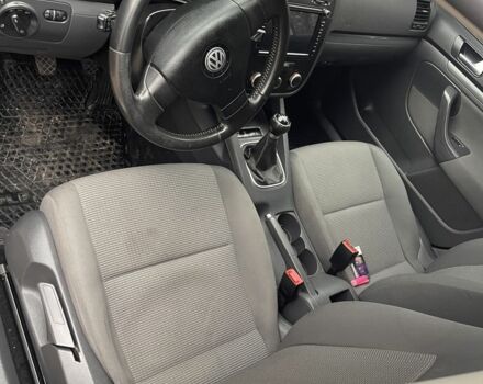 Серый Фольксваген Гольф, объемом двигателя 1.6 л и пробегом 240 тыс. км за 3950 $, фото 13 на Automoto.ua