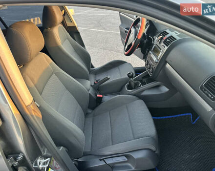 Сірий Фольксваген Гольф, об'ємом двигуна 1.39 л та пробігом 254 тис. км за 5200 $, фото 49 на Automoto.ua