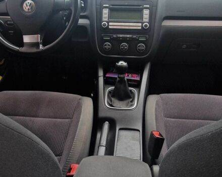 Серый Фольксваген Гольф, объемом двигателя 1.6 л и пробегом 300 тыс. км за 3900 $, фото 7 на Automoto.ua