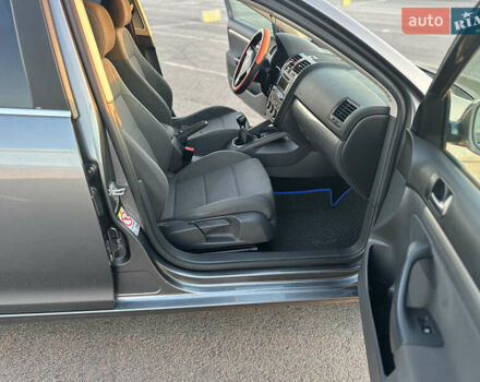 Сірий Фольксваген Гольф, об'ємом двигуна 1.39 л та пробігом 254 тис. км за 5200 $, фото 34 на Automoto.ua