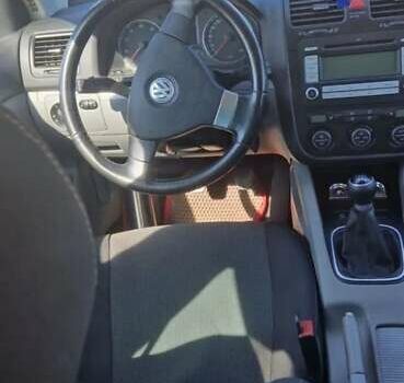 Серый Фольксваген Гольф, объемом двигателя 1.4 л и пробегом 260 тыс. км за 5700 $, фото 5 на Automoto.ua