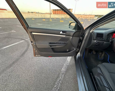 Сірий Фольксваген Гольф, об'ємом двигуна 1.39 л та пробігом 254 тис. км за 5200 $, фото 46 на Automoto.ua