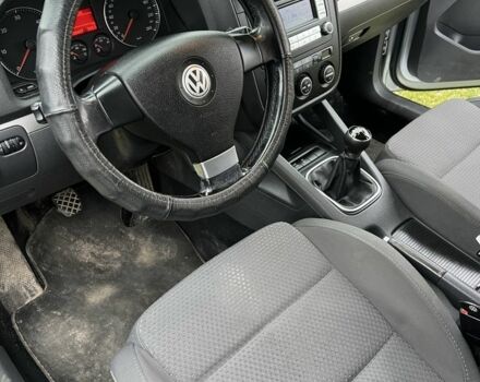 Сірий Фольксваген Гольф, об'ємом двигуна 2 л та пробігом 350 тис. км за 5150 $, фото 4 на Automoto.ua