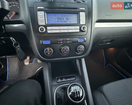 Сірий Фольксваген Гольф, об'ємом двигуна 1.39 л та пробігом 254 тис. км за 5200 $, фото 27 на Automoto.ua