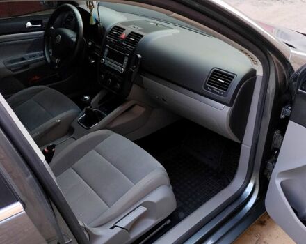 Серый Фольксваген Гольф, объемом двигателя 1.4 л и пробегом 235 тыс. км за 6000 $, фото 9 на Automoto.ua