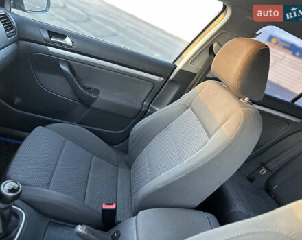 Сірий Фольксваген Гольф, об'ємом двигуна 1.39 л та пробігом 254 тис. км за 5200 $, фото 32 на Automoto.ua
