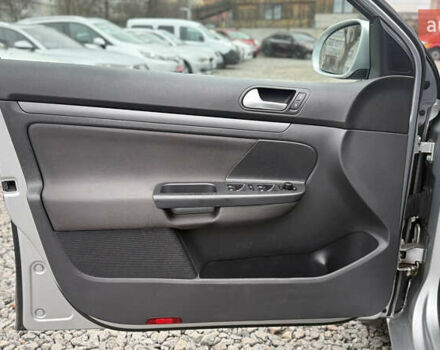Серый Фольксваген Гольф, объемом двигателя 1.6 л и пробегом 218 тыс. км за 6900 $, фото 14 на Automoto.ua