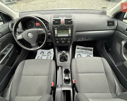 Серый Фольксваген Гольф, объемом двигателя 1.6 л и пробегом 218 тыс. км за 6900 $, фото 20 на Automoto.ua