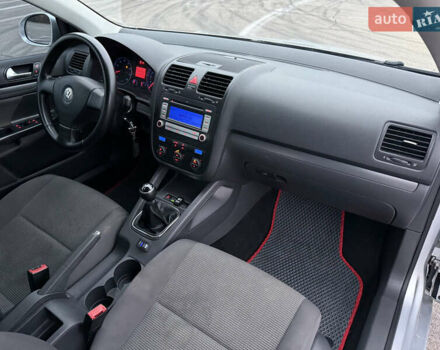 Серый Фольксваген Гольф, объемом двигателя 1.6 л и пробегом 287 тыс. км за 5950 $, фото 30 на Automoto.ua