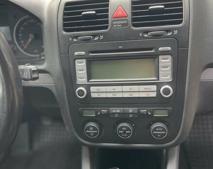 Серый Фольксваген Гольф, объемом двигателя 1.6 л и пробегом 242 тыс. км за 5900 $, фото 26 на Automoto.ua