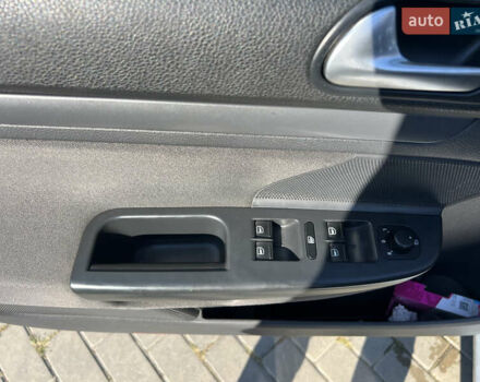 Серый Фольксваген Гольф, объемом двигателя 1.9 л и пробегом 280 тыс. км за 5500 $, фото 6 на Automoto.ua