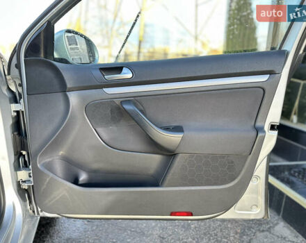 Сірий Фольксваген Гольф, об'ємом двигуна 1.6 л та пробігом 231 тис. км за 7100 $, фото 24 на Automoto.ua