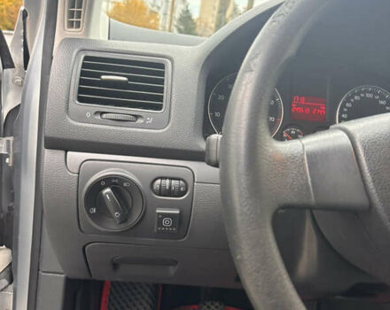 Серый Фольксваген Гольф, объемом двигателя 1.6 л и пробегом 250 тыс. км за 5999 $, фото 18 на Automoto.ua