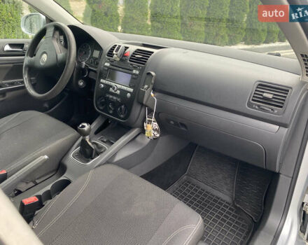 Серый Фольксваген Гольф, объемом двигателя 1.6 л и пробегом 200 тыс. км за 5500 $, фото 7 на Automoto.ua