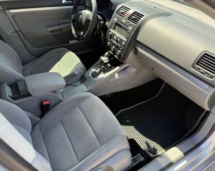 Сірий Фольксваген Гольф, об'ємом двигуна 2 л та пробігом 400 тис. км за 5803 $, фото 4 на Automoto.ua