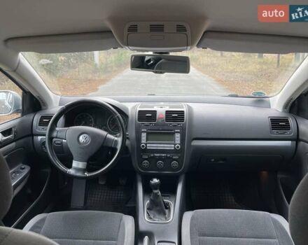 Серый Фольксваген Гольф, объемом двигателя 1.6 л и пробегом 242 тыс. км за 5900 $, фото 27 на Automoto.ua