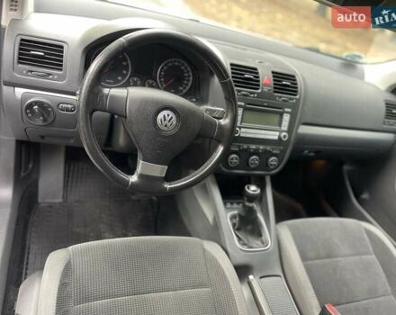 Серый Фольксваген Гольф, объемом двигателя 1.6 л и пробегом 242 тыс. км за 5900 $, фото 15 на Automoto.ua