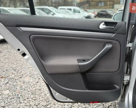 Серый Фольксваген Гольф, объемом двигателя 1.6 л и пробегом 218 тыс. км за 6900 $, фото 18 на Automoto.ua