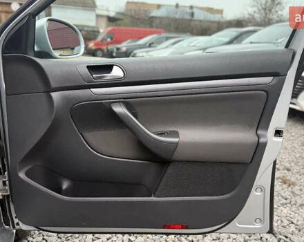 Серый Фольксваген Гольф, объемом двигателя 1.6 л и пробегом 218 тыс. км за 6900 $, фото 26 на Automoto.ua