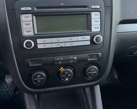 Сірий Фольксваген Гольф, об'ємом двигуна 1.6 л та пробігом 210 тис. км за 5999 $, фото 5 на Automoto.ua