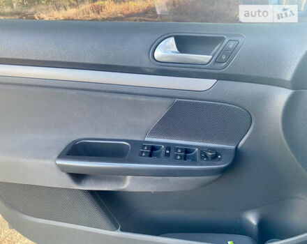 Серый Фольксваген Гольф, объемом двигателя 1.4 л и пробегом 290 тыс. км за 5800 $, фото 9 на Automoto.ua