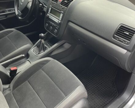 Серый Фольксваген Гольф, объемом двигателя 1.6 л и пробегом 242 тыс. км за 5900 $, фото 17 на Automoto.ua