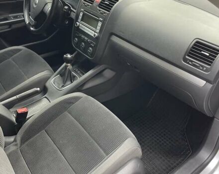 Серый Фольксваген Гольф, объемом двигателя 1.6 л и пробегом 242 тыс. км за 5900 $, фото 28 на Automoto.ua