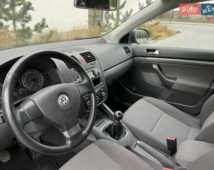 Серый Фольксваген Гольф, объемом двигателя 1.6 л и пробегом 218 тыс. км за 5850 $, фото 35 на Automoto.ua
