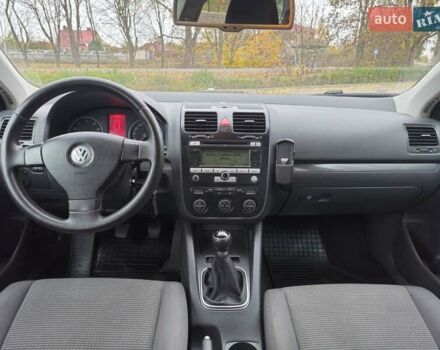 Серый Фольксваген Гольф, объемом двигателя 1.6 л и пробегом 284 тыс. км за 6350 $, фото 8 на Automoto.ua
