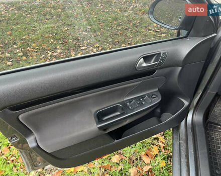 Фольксваген Гольф 2009 в Виннице на Automoto.ua Серый Фольксваген Гольф, объемом двигателя 1.6 л и пробегом 283 тыс. км за 7200 $, фото 5 на Automoto.ua