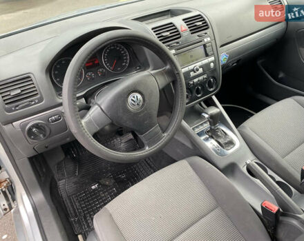 Сірий Фольксваген Гольф, об'ємом двигуна 1.6 л та пробігом 206 тис. км за 6750 $, фото 30 на Automoto.ua