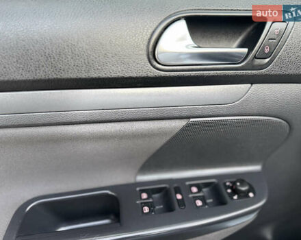 Серый Фольксваген Гольф, объемом двигателя 1.6 л и пробегом 225 тыс. км за 6450 $, фото 21 на Automoto.ua