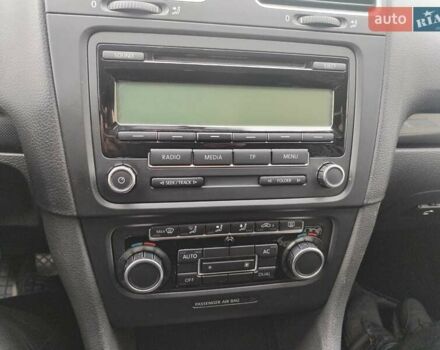 Серый Фольксваген Гольф, объемом двигателя 1.6 л и пробегом 253 тыс. км за 7700 $, фото 56 на Automoto.ua