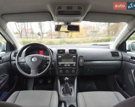 Серый Фольксваген Гольф, объемом двигателя 1.6 л и пробегом 284 тыс. км за 6350 $, фото 4 на Automoto.ua