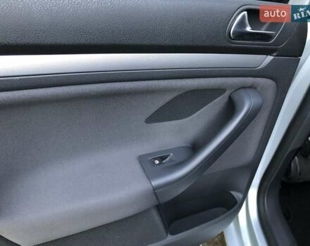 Фольксваген Гольф 2009 в Ужгороде на Automoto.ua Серый Фольксваген Гольф, объемом двигателя 1.39 л и пробегом 183 тыс. км за 6200 $, фото 29 на Automoto.ua