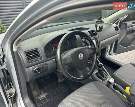 Фольксваген Гольф 2009 в Черкассах на Automoto.ua Серый Фольксваген Гольф, объемом двигателя 1.9 л и пробегом 221 тыс. км за 6950 $, фото 10 на Automoto.ua