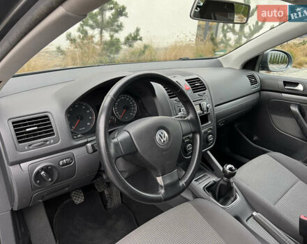 Серый Фольксваген Гольф, объемом двигателя 1.6 л и пробегом 218 тыс. км за 5850 $, фото 34 на Automoto.ua