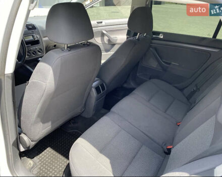 Серый Фольксваген Гольф, объемом двигателя 1.6 л и пробегом 225 тыс. км за 5000 $, фото 4 на Automoto.ua